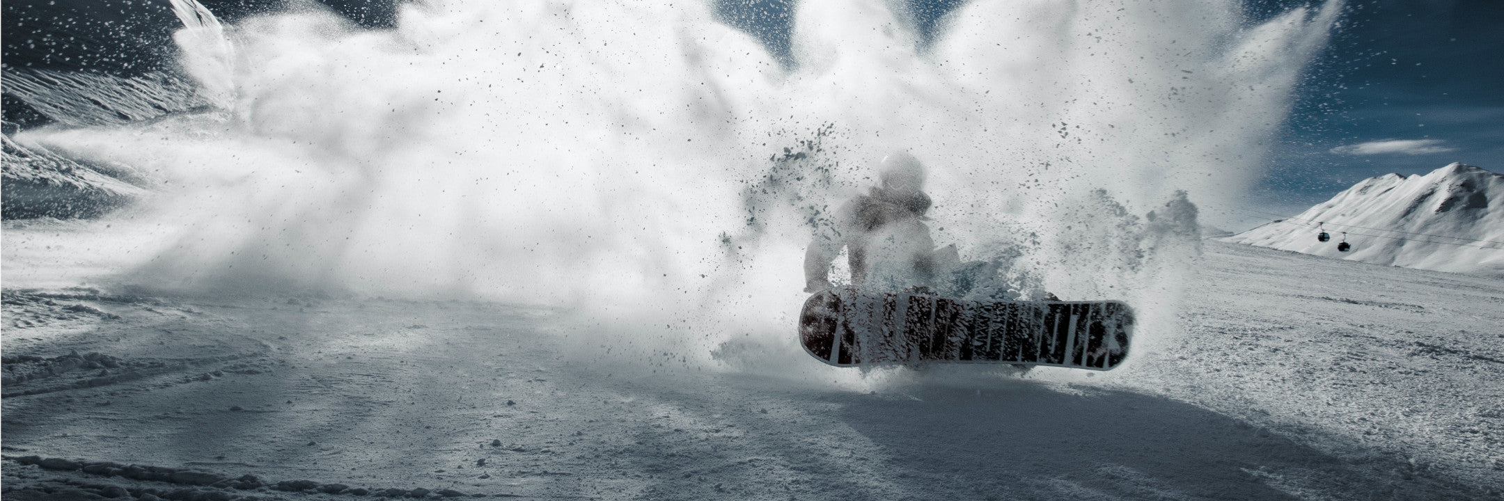Snowboard Fahrer bremst